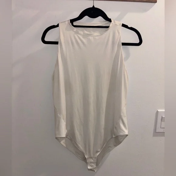 Lululemon Wundermost High-Neck Bodysuit in Mojave Tan size L Great Condition! - Picture 6 of 9